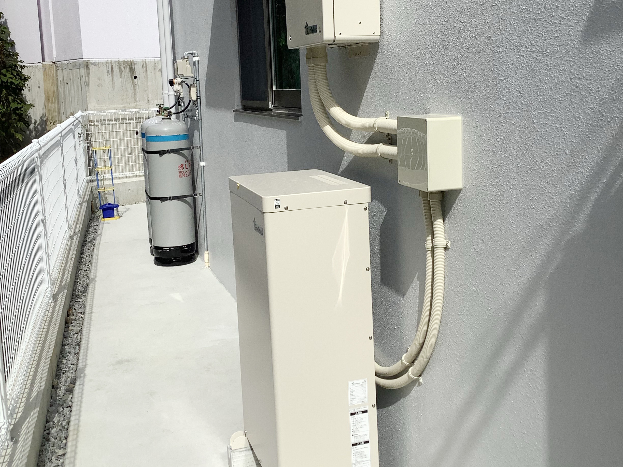 蓄電池と周辺設備